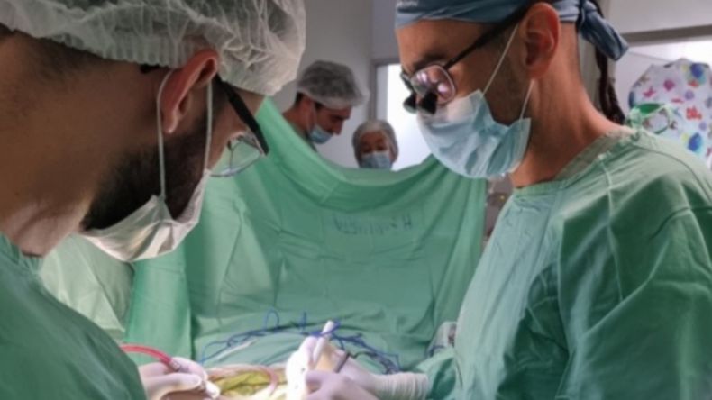 Realizaron el primer by pass cerebral en La Plata.