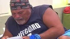 Walter no pudo contener las lágrimas y lloró desconsolado. Walter no pudo contener las lágrimas y lloró desconsolado.