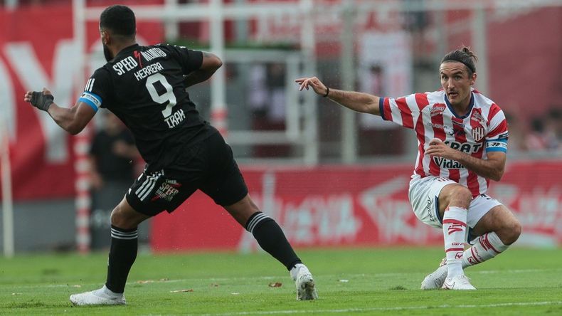 Unión se aprovechó de los errores de Riestra, que no ganó en lo que va del torneo.