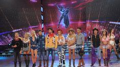 Cinco parejas bailaron para defender un puesto en la semifinal. Cinco parejas bailaron para defender un puesto en la semifinal.