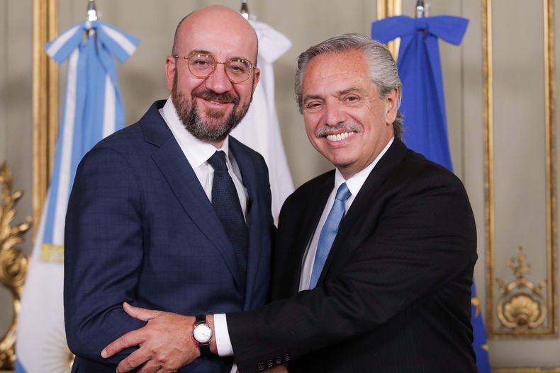 Alberto Fernández coincidió con el presidente del Consejo Europeo en fortalecer vínculos