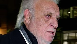 Alfio Basile tiene 80 años.