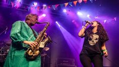 Dawi toca en Los Decoradores, banda tributo de Los Redondos. Dawi toca en Los Decoradores, banda tributo de Los Redondos.