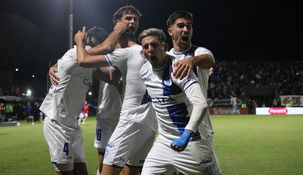 Los Jugadores de Godoy Cruz festejan el triunfo en Vicente López. Los Jugadores de Godoy Cruz festejan el triunfo en Vicente López.