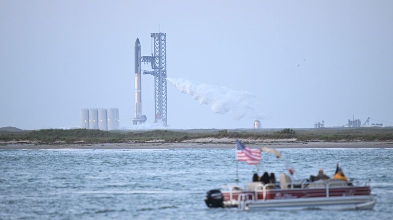 SpaceX intentará lanzar este jueves el cohete más grande del mundo a la Luna y Marte