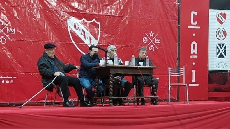 Moyano advirtió que esta semana se darán a conocer la fecha de los comicios.