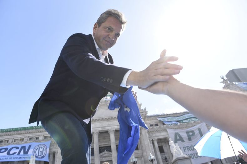Massa se sube a la campaña en el conurbano.