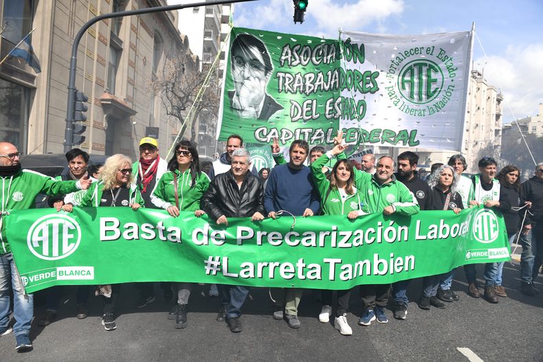 Trabajadores de los hospitales porteños pararon para exigir aumentos salariales