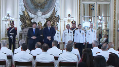 Javier Milei durante la entrega de sables en Casa Rosada.