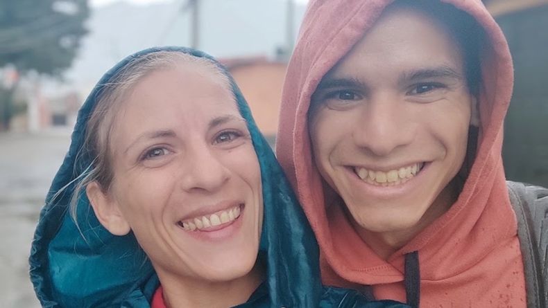 Ivo y Karu son dos argentinos que mostraron su trabajo en Nueva Zelanda y cómo ganar 10 dólares en pocos minutos.