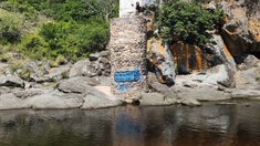 El turista de 33 años se lanzó al río y murió al golpearse con una piedra. El turista de 33 años se lanzó al río y murió al golpearse con una piedra.