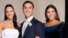 Paulo Dybala junto a Oriana Sabatini y Catherine Fulop. Paulo Dybala junto a Oriana Sabatini y Catherine Fulop.