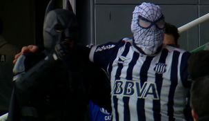 Los superhéroes posando para la foto.