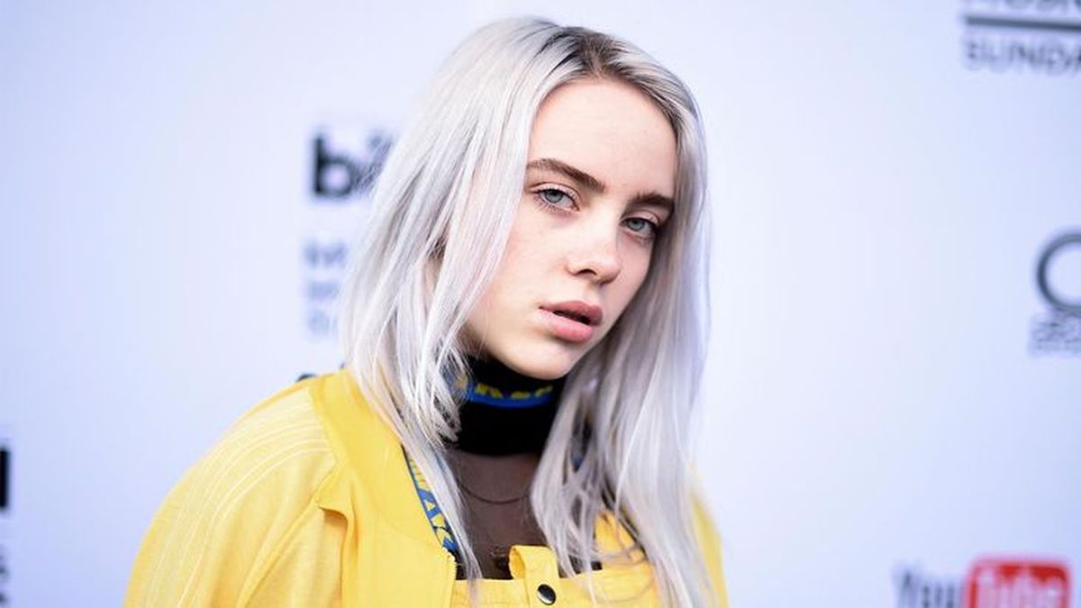 Billie Eilish aprovechó el verano y marcó tendencia con una microbikini  estampada a la moda