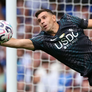 Dibu Martínez usa la camiseta 26 en su temporada debut en Chelsea.