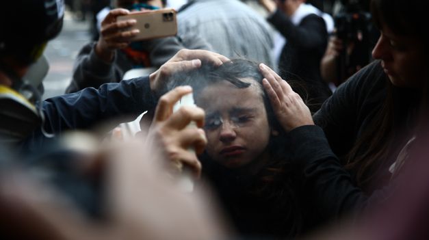 Una menor resultó herida durante la represión en el Congreso.