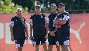 Hugo Tocalli (a la izquierda) estará al frente del plantel.