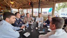 Diego Santilli durante su encuentro con intendentes del interior bonaerense.