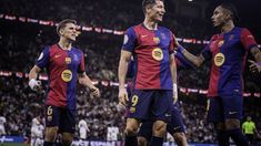 Los jugadores culés celebran el triunfo sobre el Merengue. Los jugadores culés celebran el triunfo sobre el Merengue.