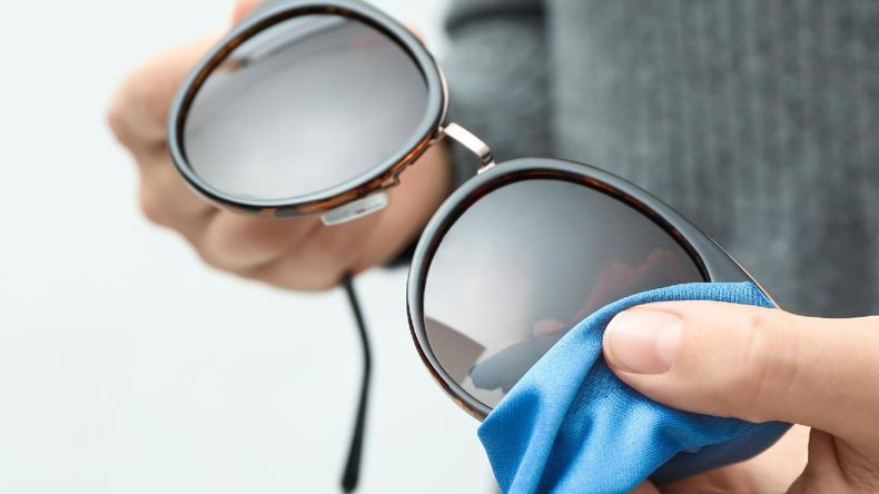 Cómo limpiar los lentes de sol