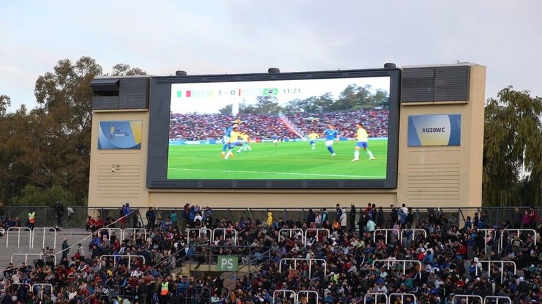 El Gobierno de Mendoza bajó las imágenes de la FIFA que tapaban la simbología del Estadio Malvinas Argentinas