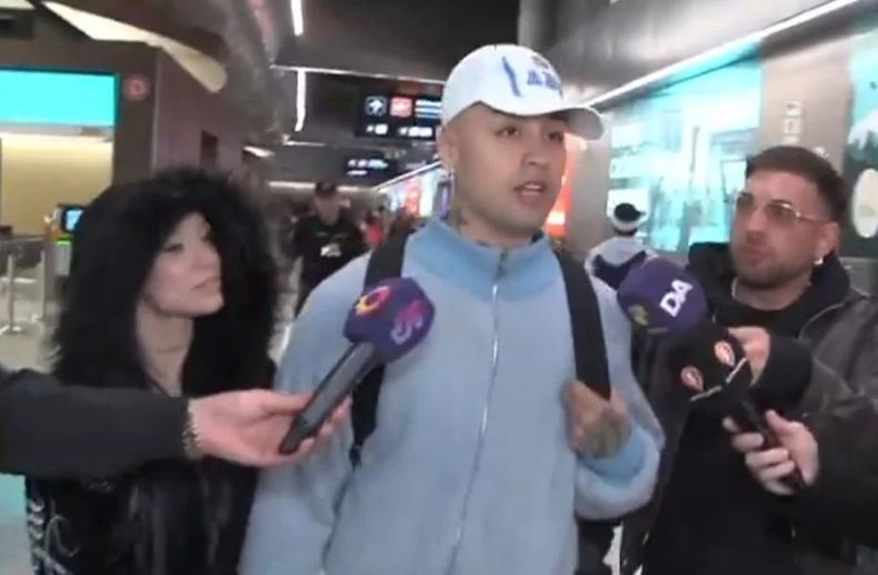 Tiago PZK en un móvil con La Joaqui.