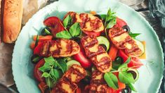 Con el verano y las altas temperaturas, es importante mantener una alimentación saludable que nos aporte los nutrientes necesarios para afrontar el calor Con el verano y las altas temperaturas, es importante mantener una alimentación saludable que nos aporte los nutrientes necesarios para afrontar el calor