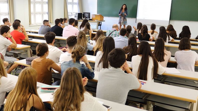 Docentes universitarios advirtieron demoras en el pago de salarios.