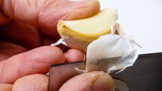 Un chef profesional dio a conocer distintos trucos culinarios fáciles de hacer para pelar el ajo sin que te quede olor molesto en las manos. Un chef profesional dio a conocer distintos trucos culinarios fáciles de hacer para pelar el ajo sin que te quede olor molesto en las manos.