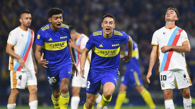 Sandez festeja su gol ante el elenco de Sarandí.