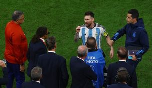 Messi apuntó contra el técnico Van Gaal tras la victoria por 2 a 0