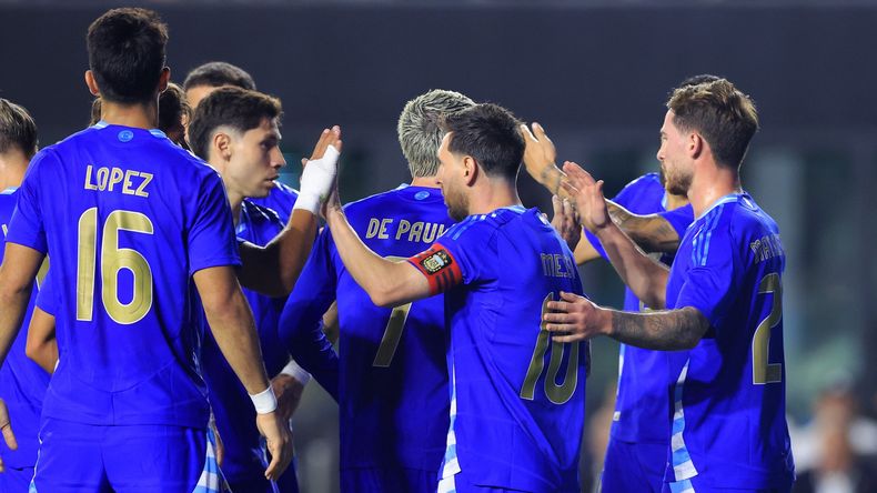 Argentina, con la vuelta de Lionel Messi, jugó al trote.