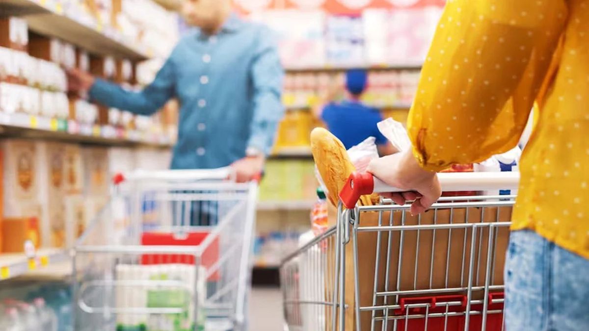El consumo privado volvió a caer en abril y acumuló una baja de 1,5% en el primer cuatrimestre