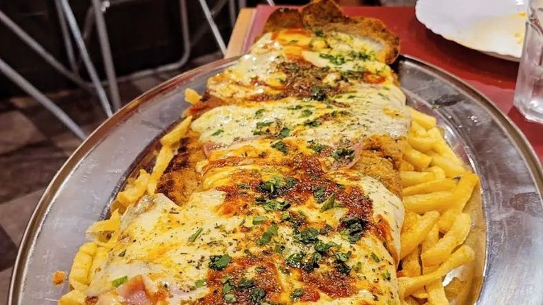 El restaurante Nosso, situado en el distrito de Floresta, complace a sus clientes con platos económicos, generosos y típicamente argentinos. 