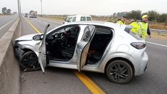 El auto que trasladaba a Chávez. El auto que trasladaba a Chávez.