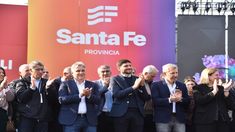 Martín Llaryora, gobernador de Córdoba, Maximiliano Pullaro, de Santa Fe y Rogelio Frigerio, de Entre Ríos, pidieron, de manera unánime, la eliminación de las retenciones. Martín Llaryora, gobernador de Córdoba, Maximiliano Pullaro, de Santa Fe y Rogelio Frigerio, de Entre Ríos, pidieron, de manera unánime, la eliminación de las retenciones.