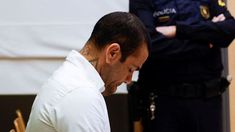 Dani Alves, durante el juicio que lo llevó a la cárcel. Dani Alves, durante el juicio que lo llevó a la cárcel.