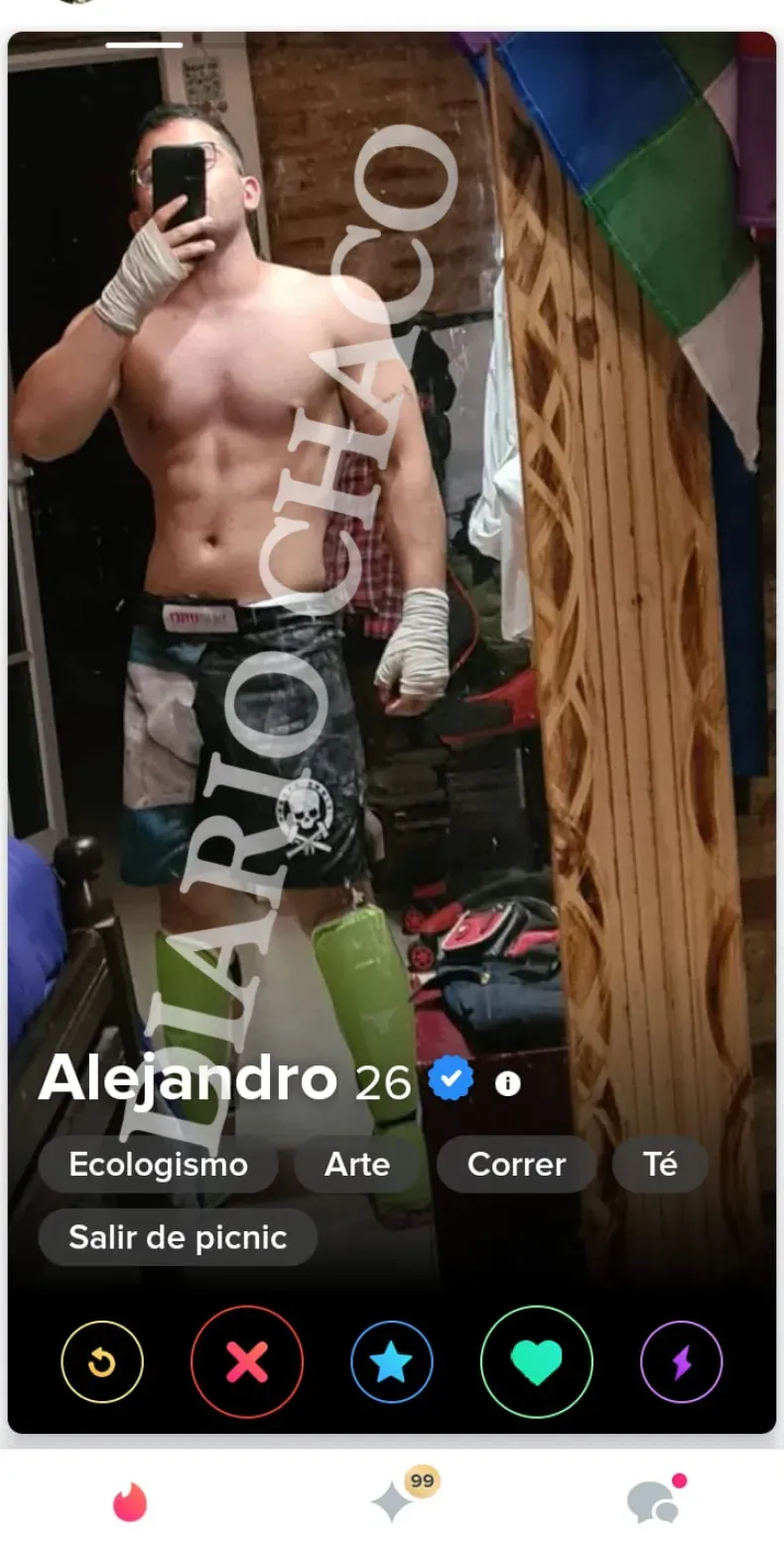 As era el perfil falso de Tinder con el que C sar Sena conoci a