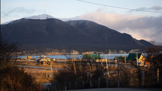 Con un clima frío y paisajes que parecen sacados de una postal, este rincón de la Patagonia argentina se ha convertido en un gran lugar de descanso. Con un clima frío y paisajes que parecen sacados de una postal, este rincón de la Patagonia argentina se ha convertido en un gran lugar de descanso.