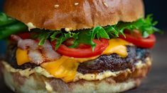 Una mujer australiana no pudo creer lo que se encontró en su hamburguesa. Una mujer australiana no pudo creer lo que se encontró en su hamburguesa.