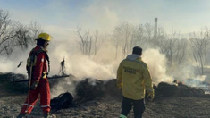 Continúan las tareas de enfriamiento y relevamiento por los incendios forestales. Continúan las tareas de enfriamiento y relevamiento por los incendios forestales.