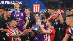 Los jugadores de Estudiantes festejan el título logrado. Los jugadores de Estudiantes festejan el título logrado.