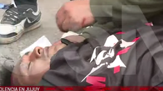 El manifestante fue herido por una lata de gas lacrimógeno.