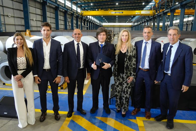 Javier Milei visitó el viernes la planta de Sidersa de San Nicolás. Javier Milei visitó el viernes la planta de Sidersa de San Nicolás.