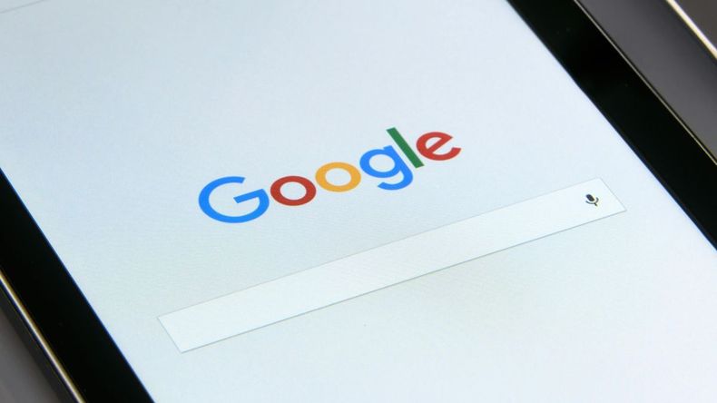 Su impacto fue tan significativo que transformó la forma en que las personas interactúan con el mundo a través de sus aplicaciones móviles y, especialmente, su motor de búsqueda, que responde a casi todas las consultas. 