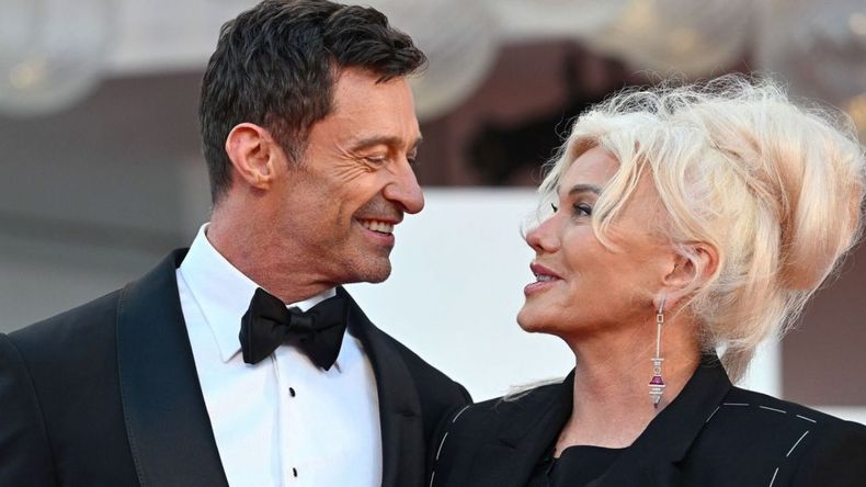 La salida confirma la solidez de su nueva relación en medio del escrutinio mediático y despeja especulaciones sobre reconciliaciones con Deborra-Lee Furness.