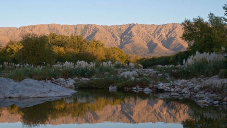 La comunidad local organiza talleres y actividades culturales que permiten a los visitantes sumergirse aún más en la rica herencia cultural de la región, aprendiendo sobre sus tradiciones y participando en actividades interactivas. 