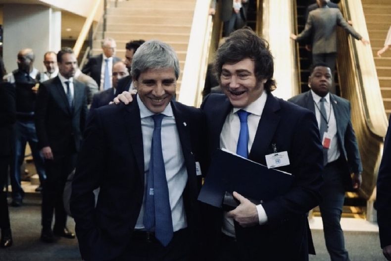 Luis Caputo y Javier Milei.