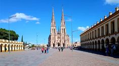 A las 10 de la mañana de l 11 de noviembre está prevista la misa central de León XIV en la plaza de la Basílica Nuestra Señora de Luján. A las 10 de la mañana de l 11 de noviembre está prevista la misa central de León XIV en la plaza de la Basílica Nuestra Señora de Luján.