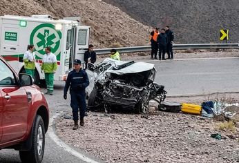 Así quedó la camioneta luego de caer al vacío.